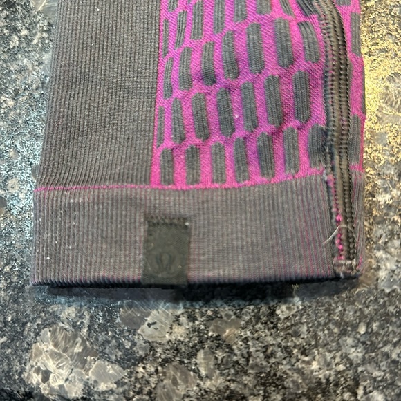 Lululemon About That Base Purple Geometric Ribbed Seamless
Leggings Sz 6 25” - Picture 7 of 10